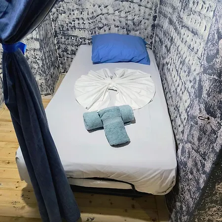 War Bunker Hostal Sarandë