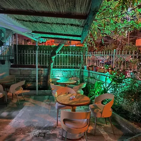 War Bunker Hostal Sarandë