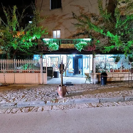 War Bunker Hostal Sarandë