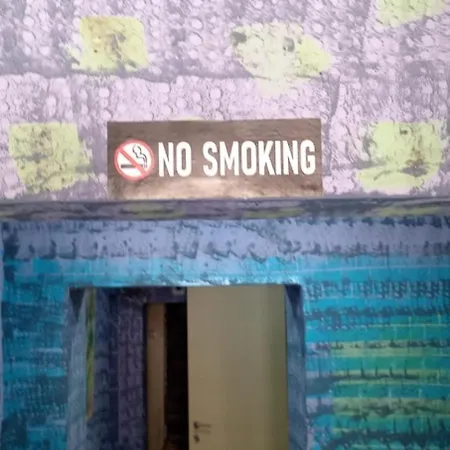 War Bunker Hostel Sarandë