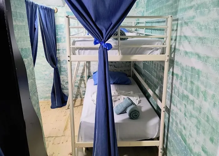 אכסניה War Bunker