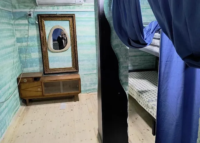 אכסניה War Bunker