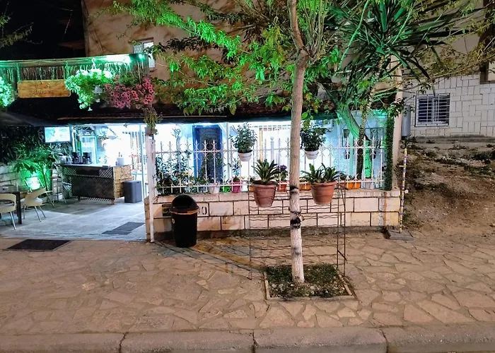 War Bunker אכסניה *