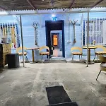 بيت شباب War Bunker *