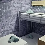 بيت شباب War Bunker ساراندا
