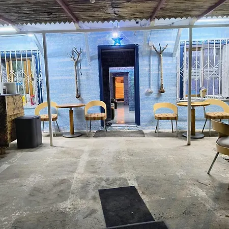 بيت شباب War Bunker *