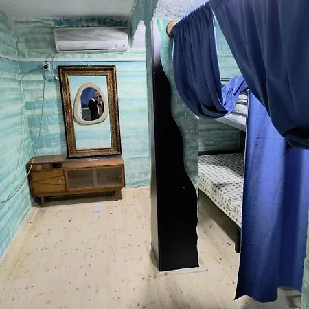 بيت شباب War Bunker