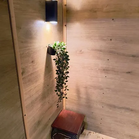 بيت شباب War Bunker ساراندا