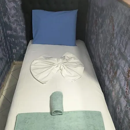 بيت شباب War Bunker ساراندا